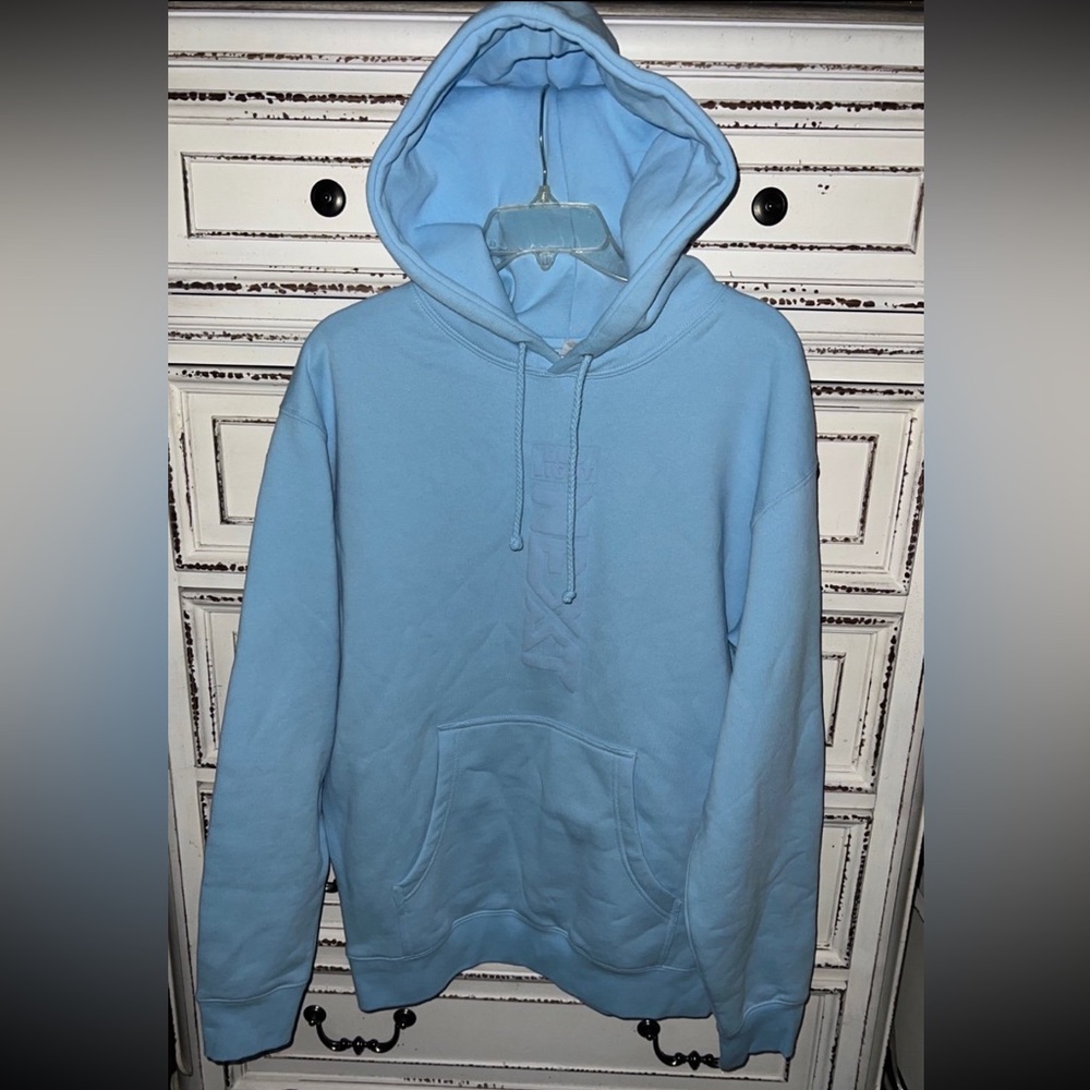 New 💙 Powder blue fleece lined hoodie Size M